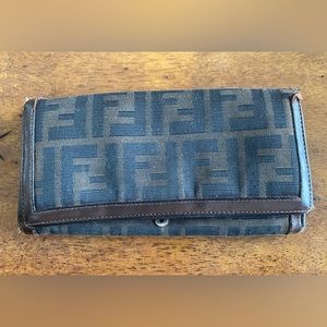 Vintage Fendi Zucca wallet. Early 90’s